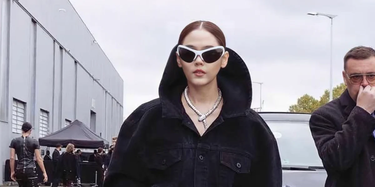 Balenciaga BB0232S 003 with Extending Sides - As Seen on Rihanna & Kim Kardashian - Image 6