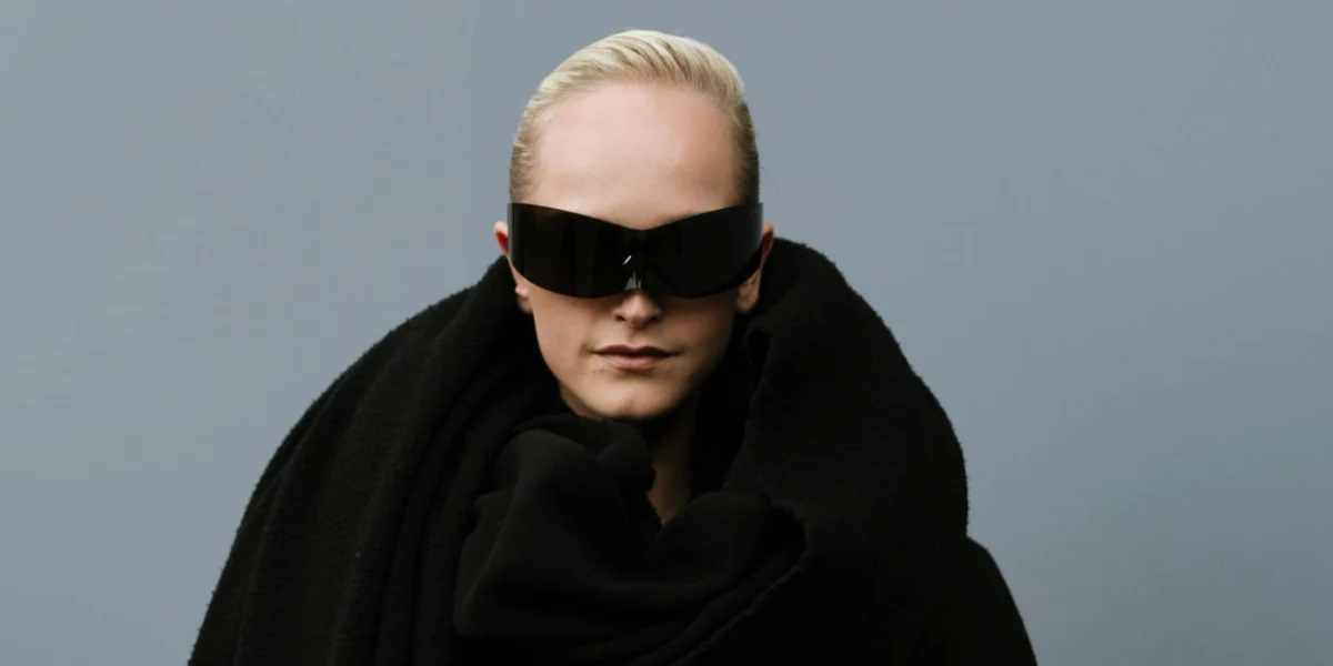 Balenciaga BB0299S 001 - As Seen On Paloma Elsesser & Jean Campbell - Image 4
