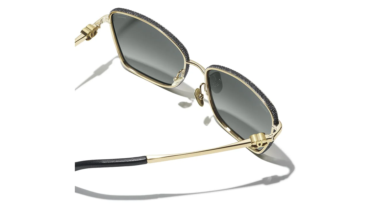 CHANEL 4289Q C395/S8 Sunglasses - Image 4