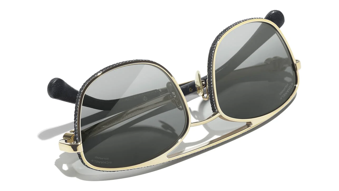 CHANEL 4290Q C395/S8 Sunglasses - Image 4