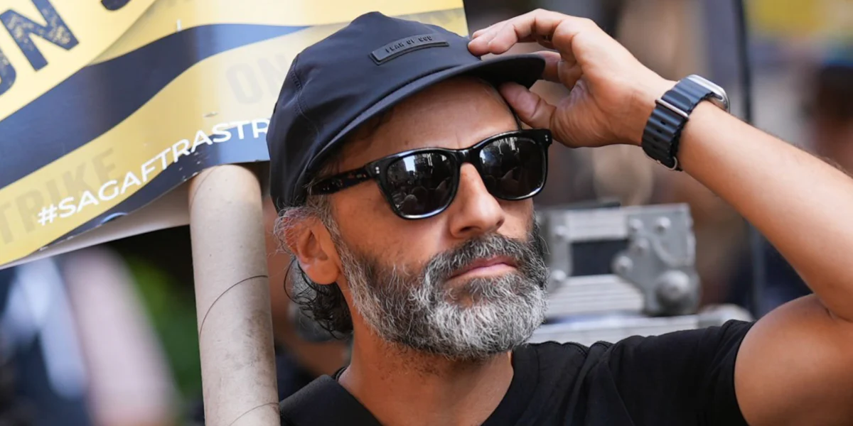Cutler and Gross Sun 9101 01 Black on Havana - As Seen On Oscar Isaac & Gal Gadot - Image 4