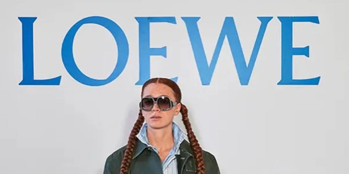 Loewe Anagram LW40194I 01T - As Seen On Erin Kellyman - Image 3