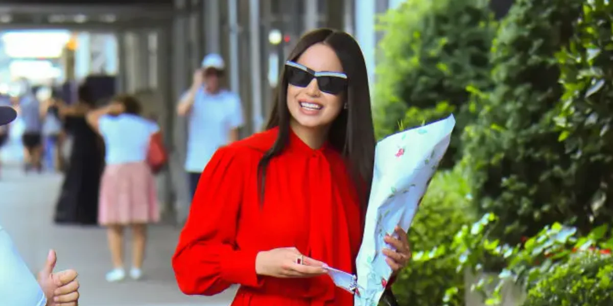 Loewe Anagram LW40036I 01A - As Seen On Lisa Rinna & Sofia Carson - Image 5