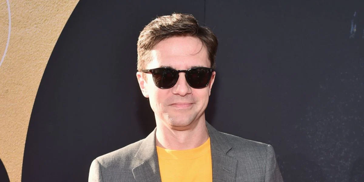 Oliver Peoples Finley Esq. Sun OV5298SU 1677/52 - As Seen On Topher Grace & Scott Evans - Image 4