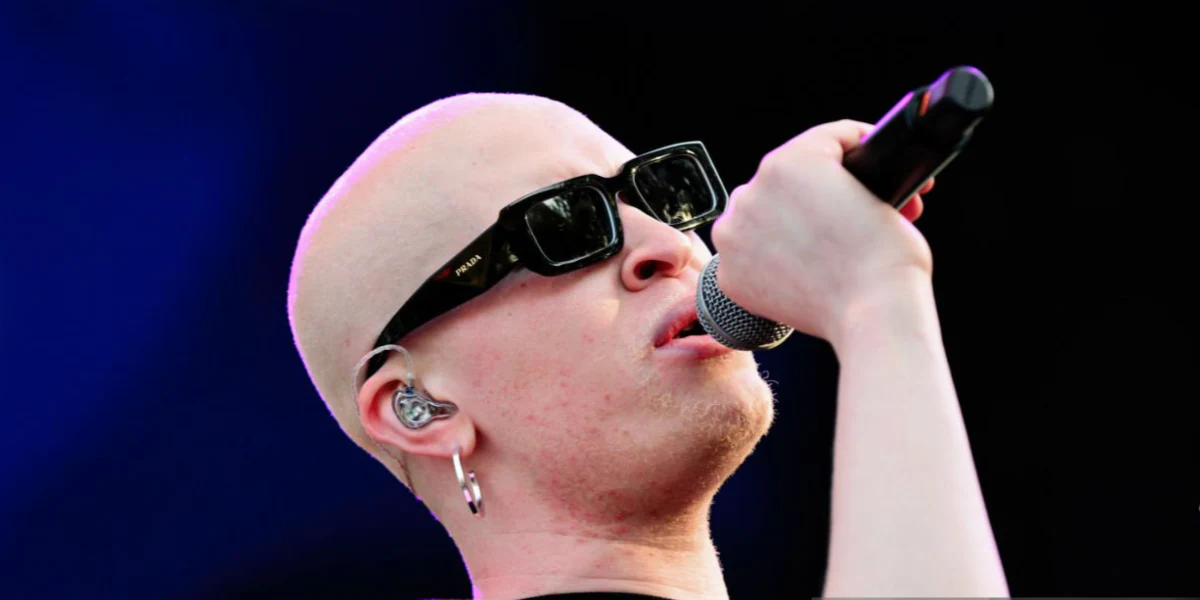 Prada PR 06YS 09Q5S0 - As Seen On Jude Bellingham & Pete Davidson - Image 20