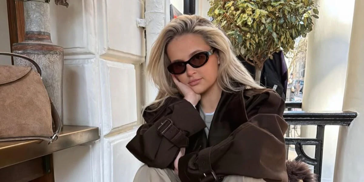 Prada PR 26ZS 17N60B - As Seen On Molly Mae Hague - Image 4