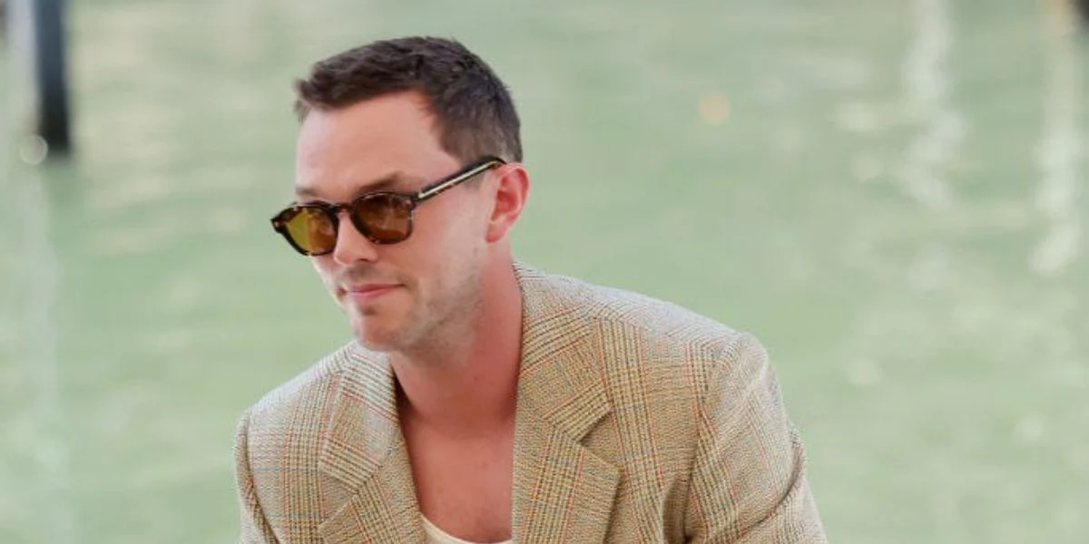 Prada PR A16S 14O60F Photochromic - As Seen On Nicholas Hoult & Ranbir Kapoor - Image 4