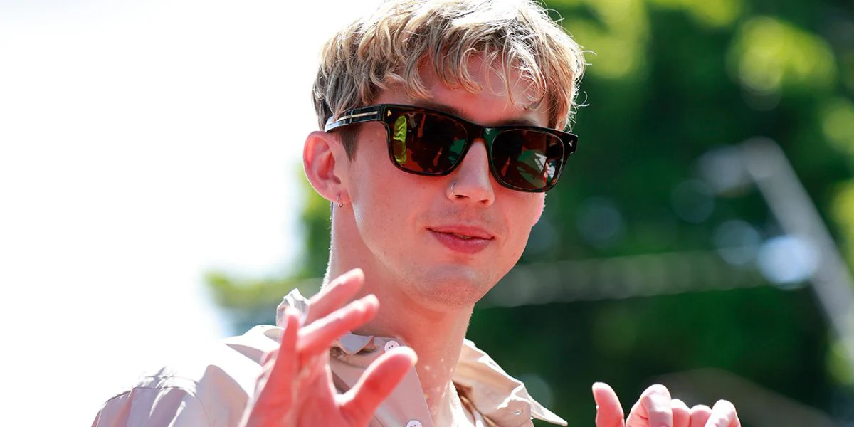 Prada PR A17S 16K20G Polarised - As Seen On Troye Sivan - Image 3