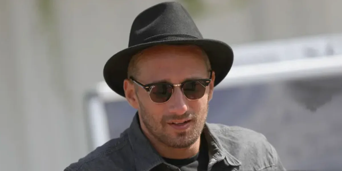 Ray-Ban Clubmaster 3016 W0365 Black - An Icon - As Seen On Harry Kane & V of BTS - Image 11