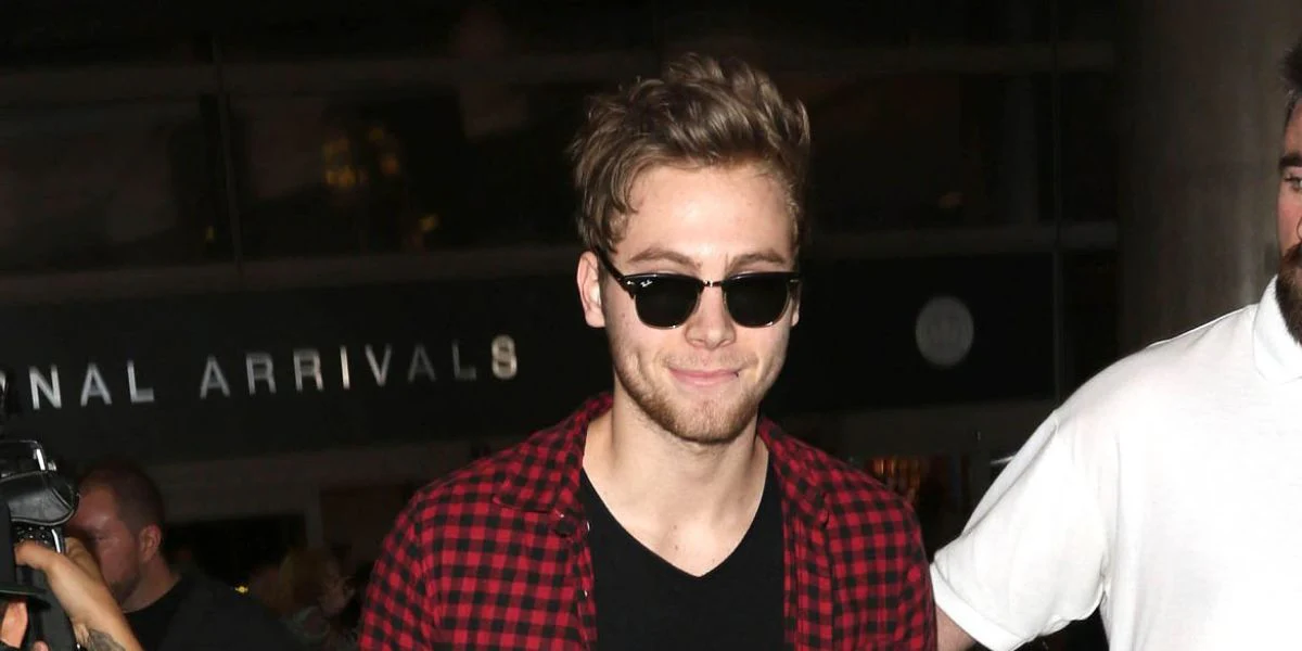 Ray-Ban Clubmaster 3016 W0365 Black - An Icon - As Seen On Harry Kane & V of BTS - Image 44