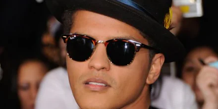 Ray-Ban Clubmaster Classic 3016 W0366 - As Seen On Bruno Mars & Park Seo-joon - Image 4