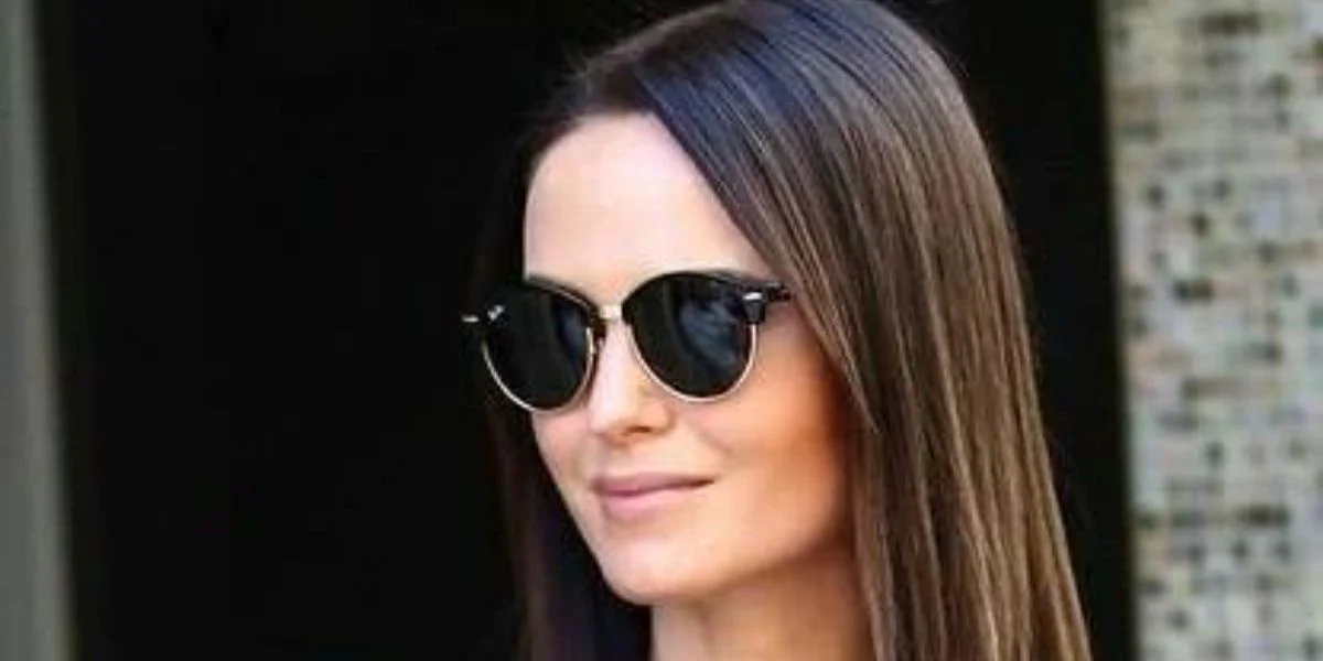Ray-Ban Clubround RB 4246 901 - As Seen On Minttu Raikkonen - Image 4