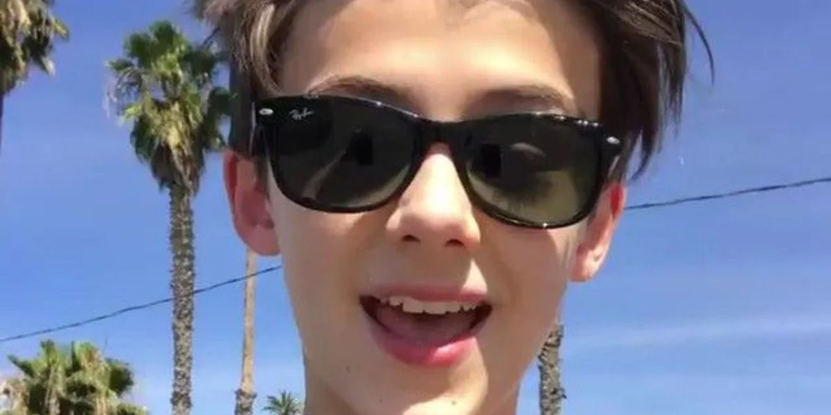 Ray-Ban Kids New Wayfarer RJ 9052S 100/71 Childs Frame - As Seen On William Franklyn-Miller & Hudson Kroenig - Image 4