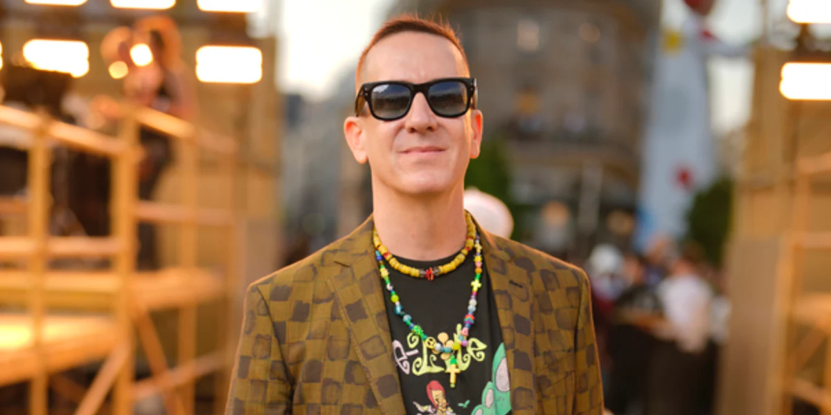 Ray-Ban Mega Wayfarer RB 0840S 901/31 - As Seen On J Hope & Lewis Hamilton - Image 15