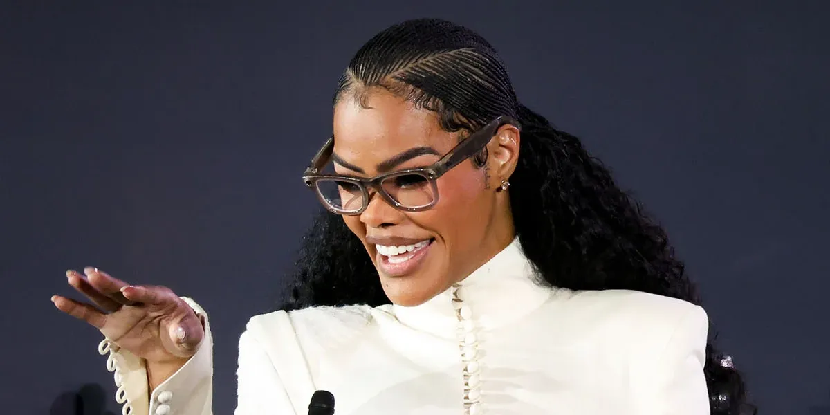 Ray-Ban Meta Wayfarer RW4006 6705/P5 Photochromic Smart Glasses - As Seen On Teyana Taylor & Tinie Tempah - Image 7
