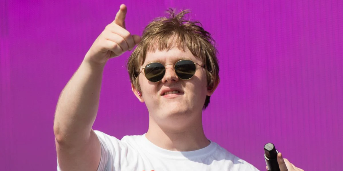 Ray-Ban Round Metal RB 3447N 001 - As Seen On Lewis Capaldi & Emma Roberts - Image 4