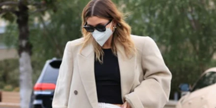 Ray-Ban Wayfarer RB 2140 1277/71 - As Seen On Hailey Bieber & Henry Golding - Image 4