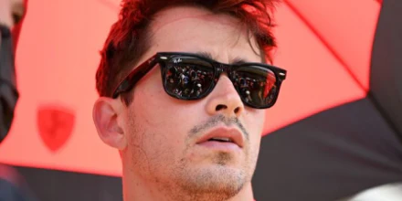 Ray-Ban Wayfarer Ease RB 4340 601 - As Seen on Charles Leclerc & Ethan Hawke - Image 4