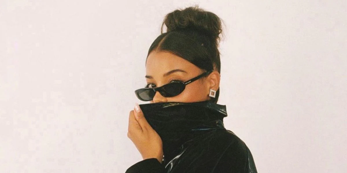 Saint Laurent Sun SL 557 Shade 001 - As Seen On Hailey Bieber & Usher - Image 16