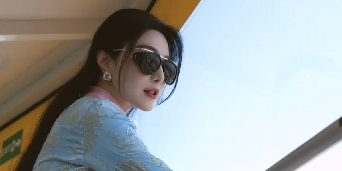 Saint Laurent SL M137/F Amelia 001 - As Seen On Khloe Kardashian & Fan Bingbing - Image 5