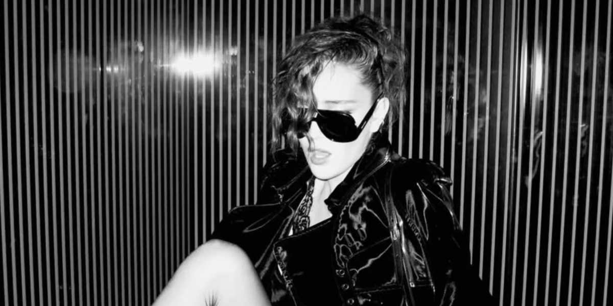 Saint Laurent Sun SL 652 Solace 001 - As Seen On Kourtney Kardashian & Talia Ryder - Image 6