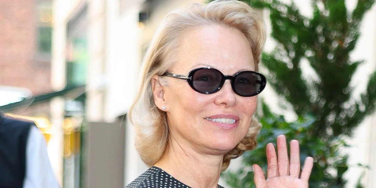 Tom Ford Raquel-02 TF922 01B - As Seen On Pamela Anderson - Image 4