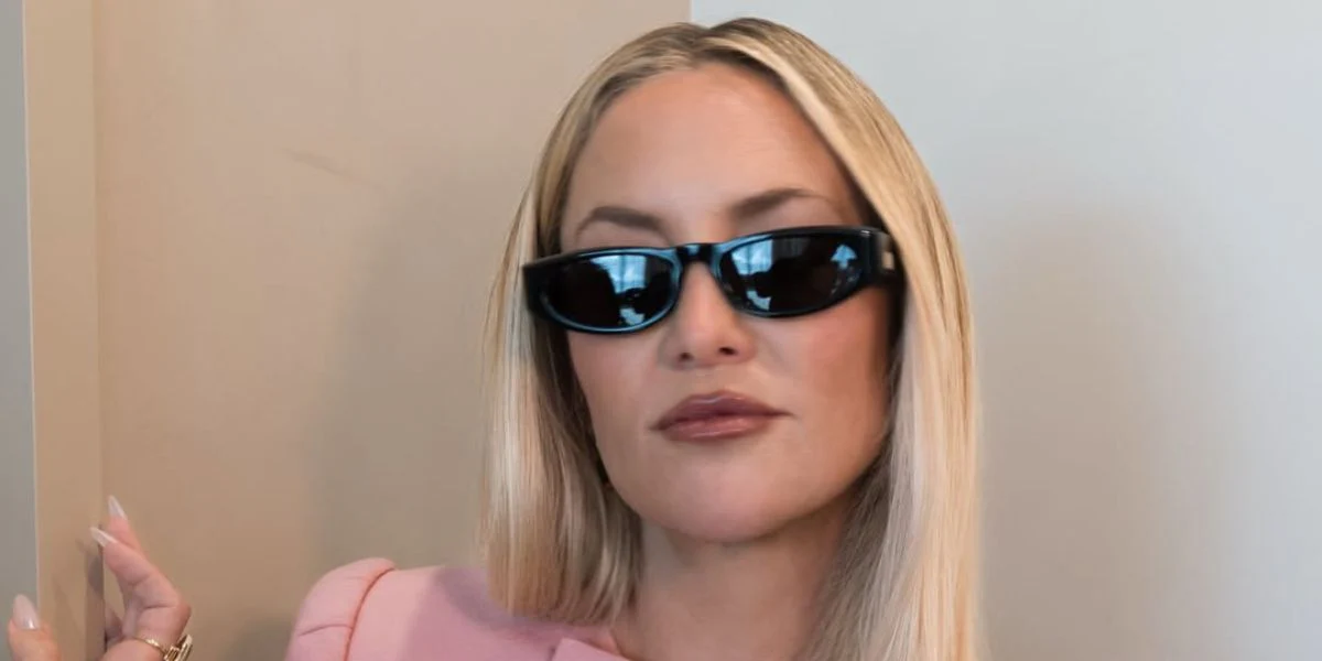 Valentino VG0007S 001 - As Seen On Kate Hudson & Natalia Dyer - Image 4