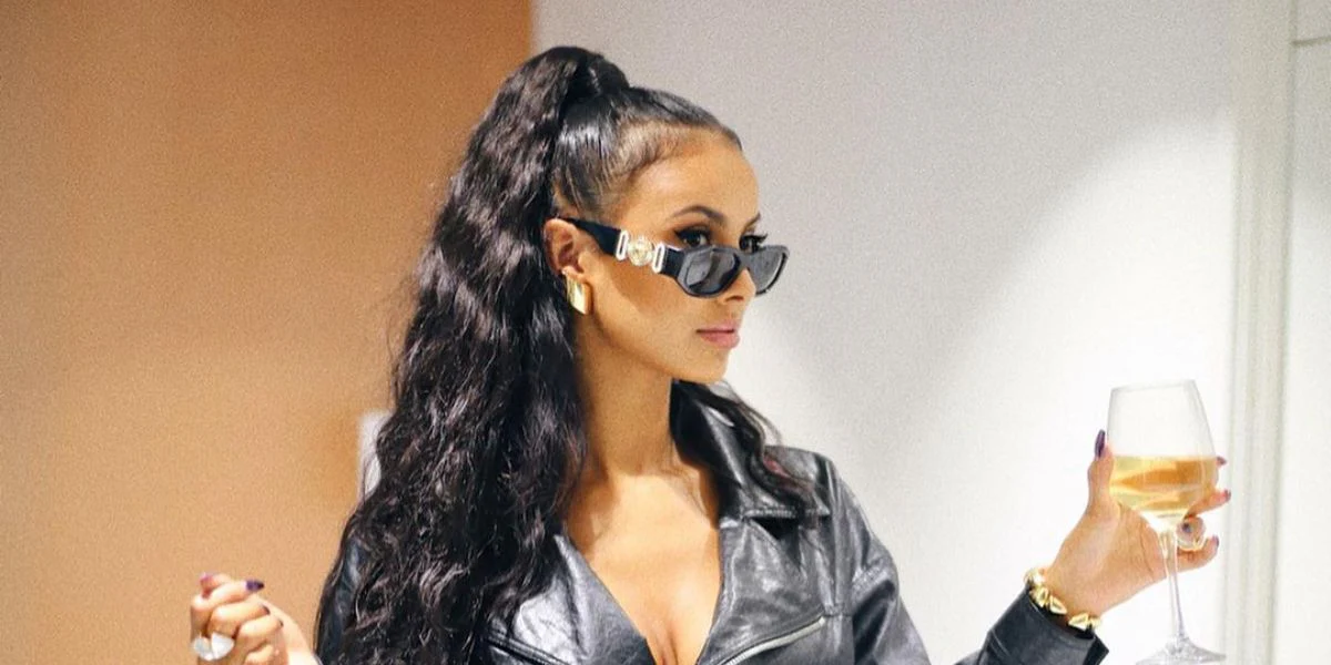 Versace 4361 GB1/87 Medusa Biggie Sunglasses - As Seen On Sabrina Carpenter & Kim Kardashian - Image 8
